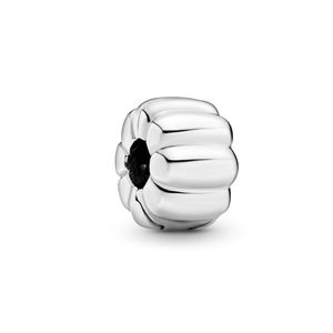 Pandora silver ribbed clip